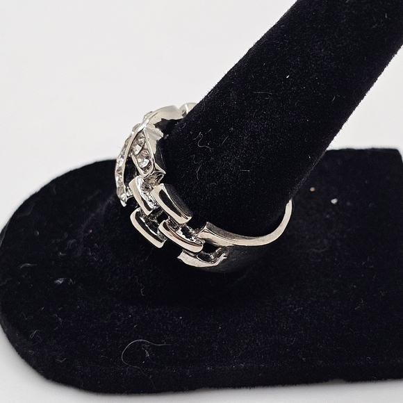 Ring - Picture 3 of 7